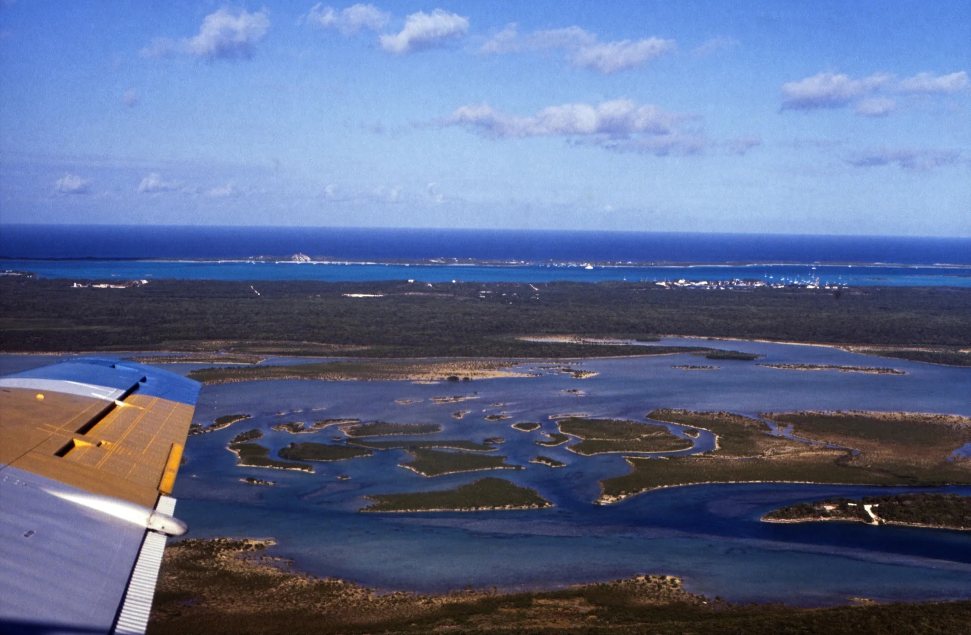 Vista aérea de Great Exuma com George Town e Stocking Island