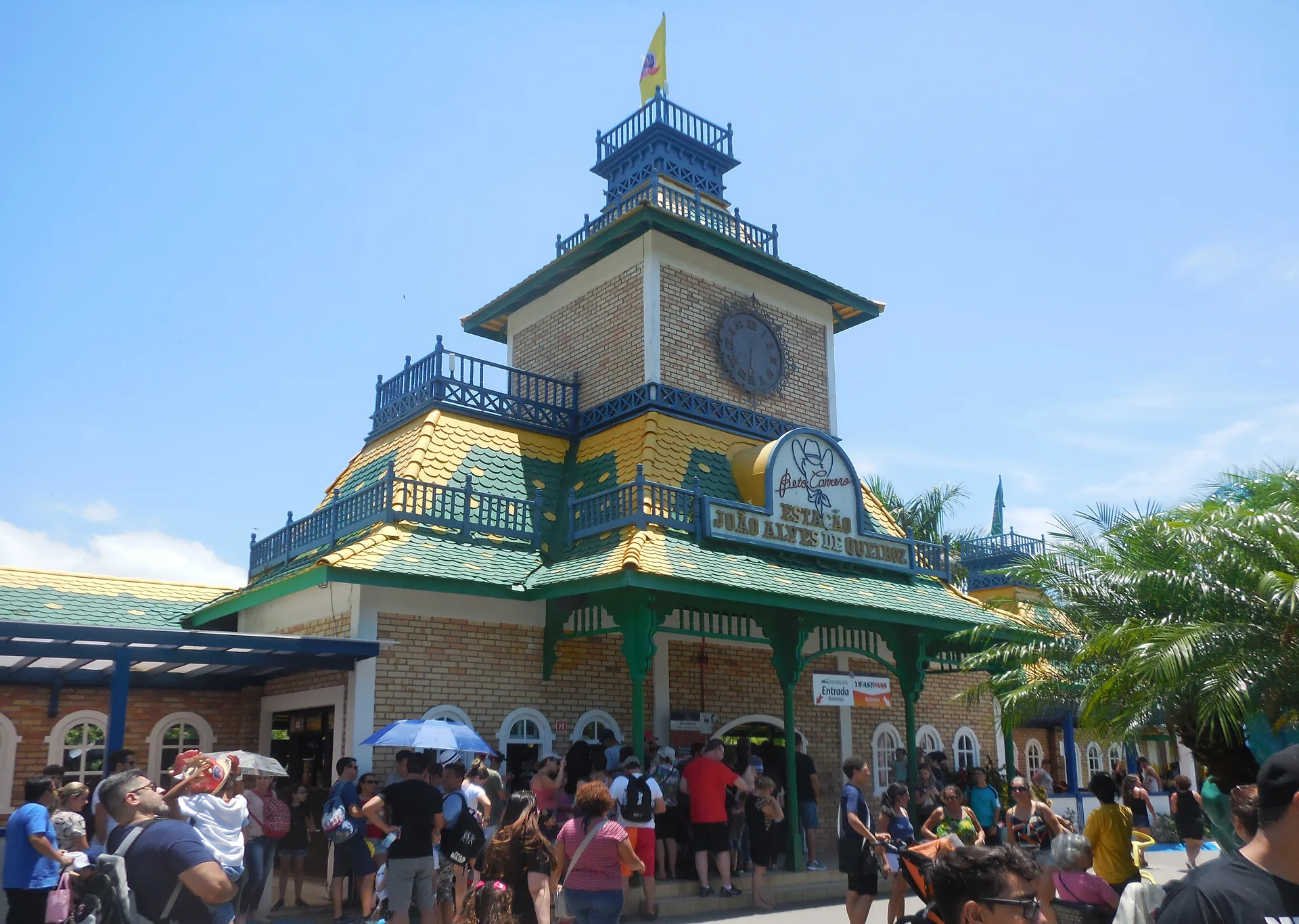 Fachada da Estação João Alves de Queiroz no Beto Carrero World, em Penha