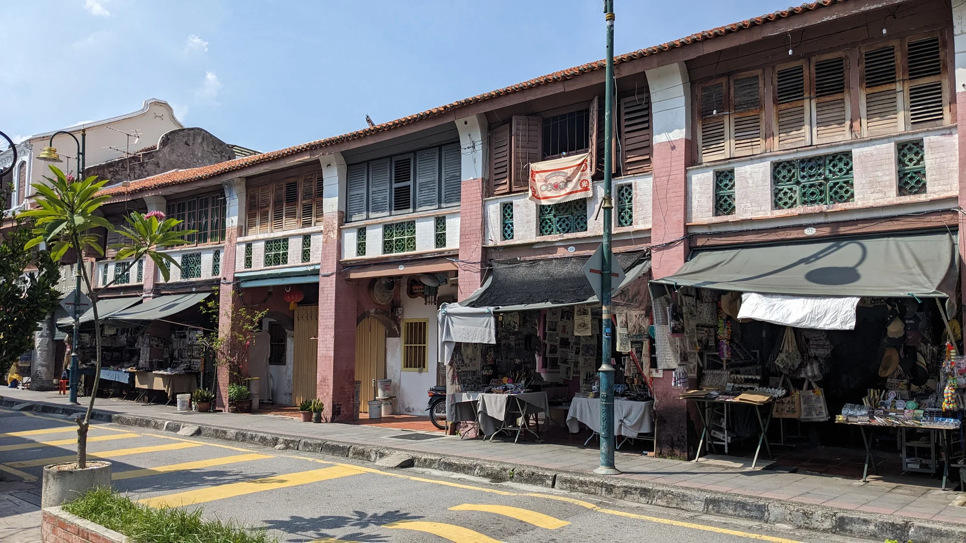 Edificações históricas da Lebuh Armenian, no núcleo patrimonial de George Town, Penang.