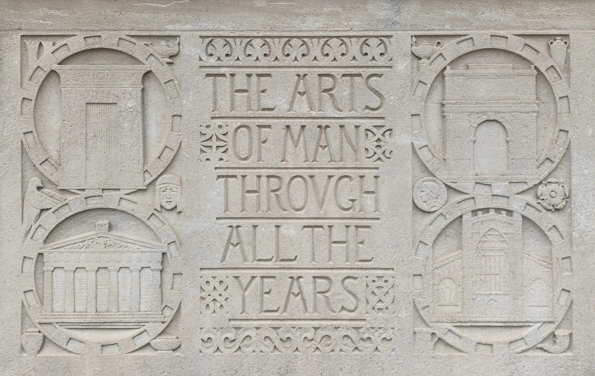 Detalhe da inscrição na fachada do Royal Ontario Museum em Toronto