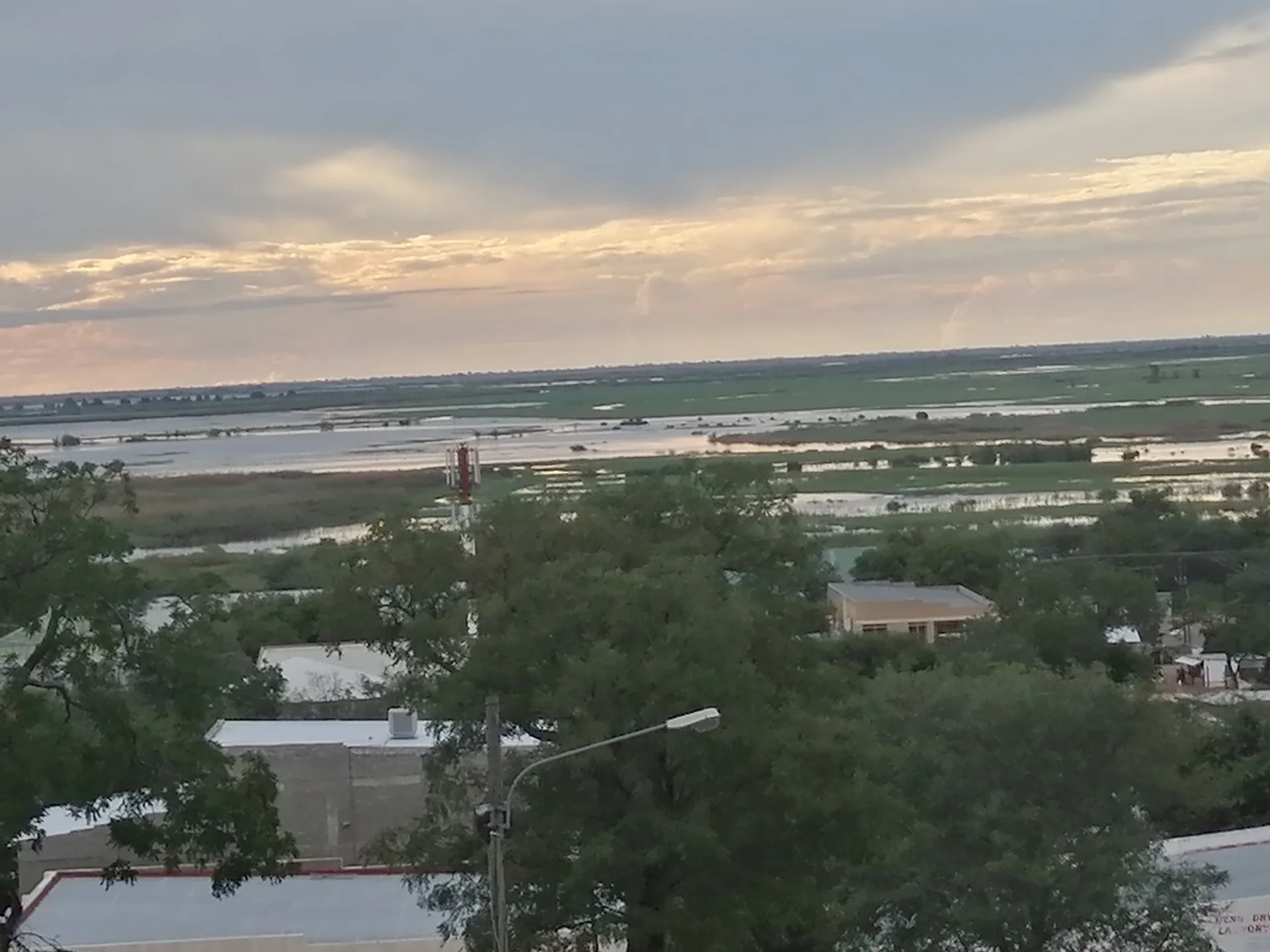 Planície alagável e curso do rio Chobe vistos de Kasane.