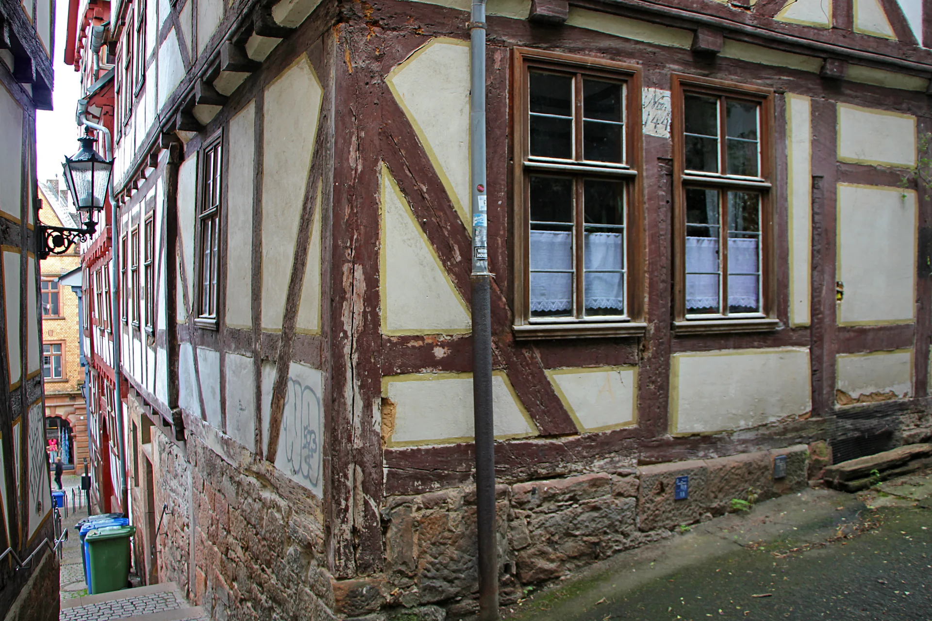 Casa enxaimelada na Wendelgasse 4, em Marburg, onde Jacob e Wilhelm Grimm viveram como estudantes