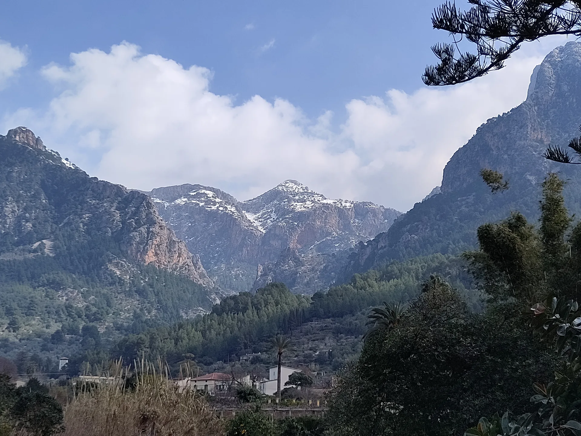Montanhas da Serra de Tramuntana vistas pelo Barranc de Biniaraix, perto de Sóller.
