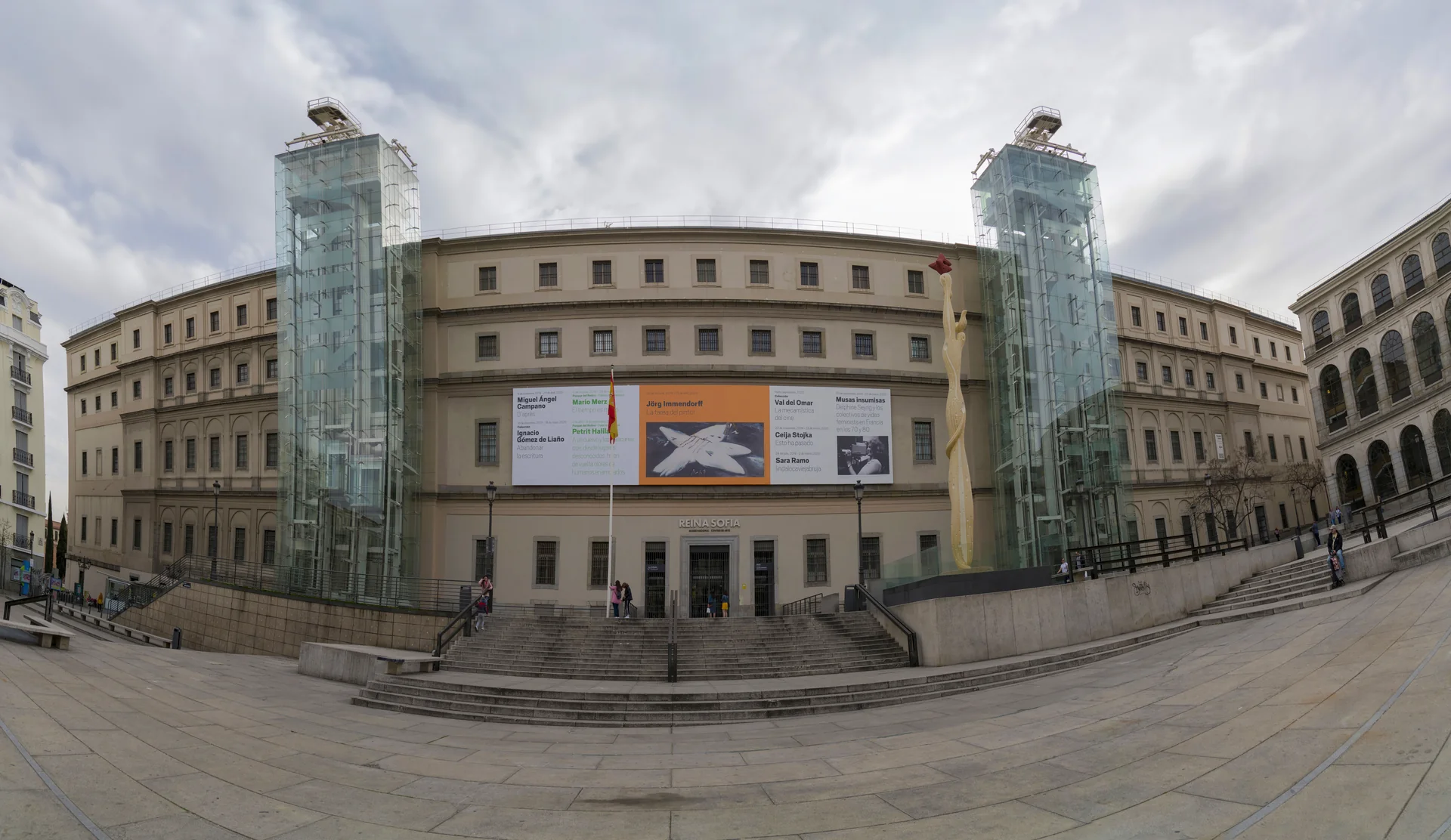 Fachada do Edifício Sabatini do Museu Reina Sofía, em Madri.
