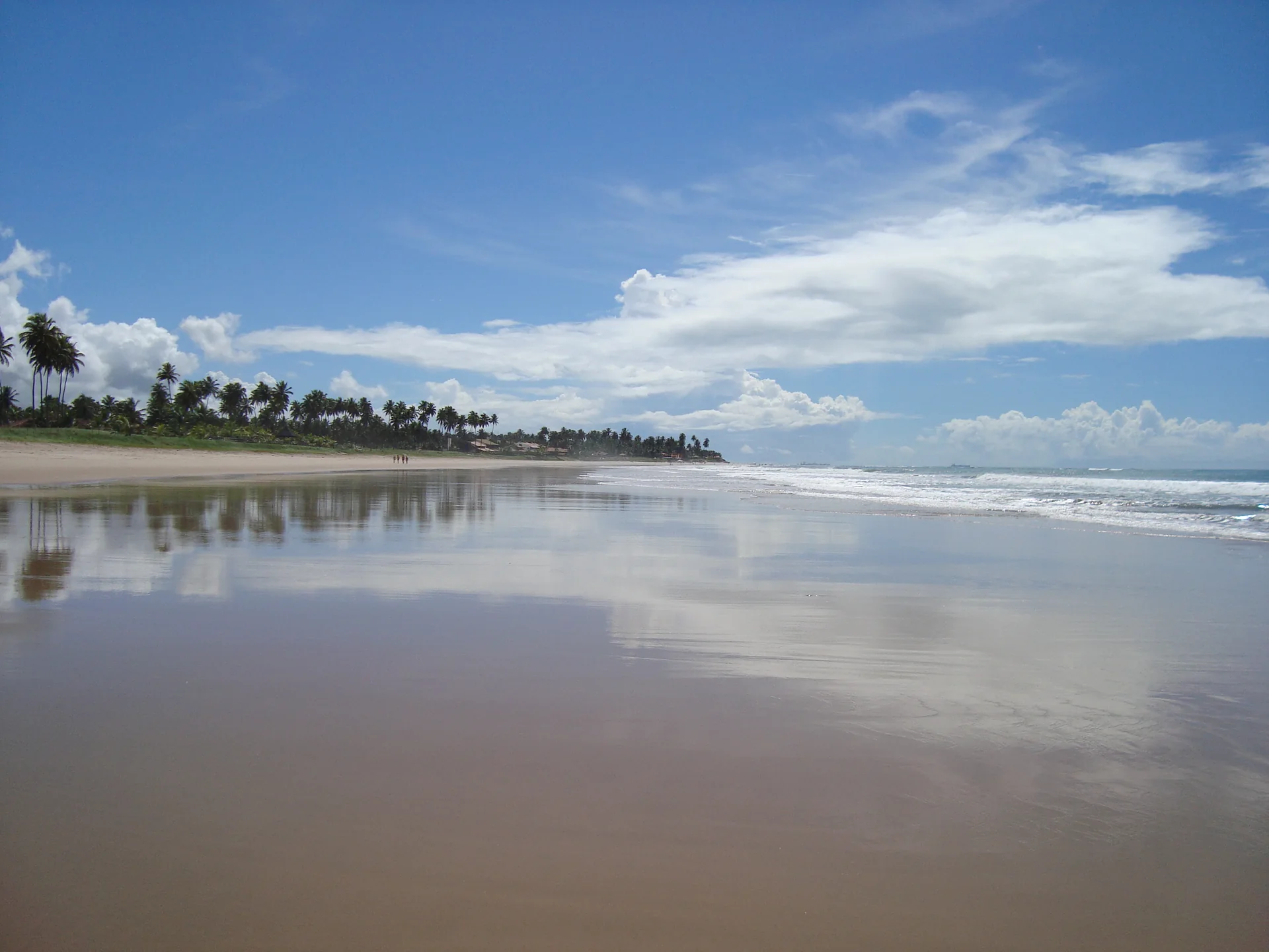Faixa de areia e mar em Porto de Galinhas, em fotografia de 2009.