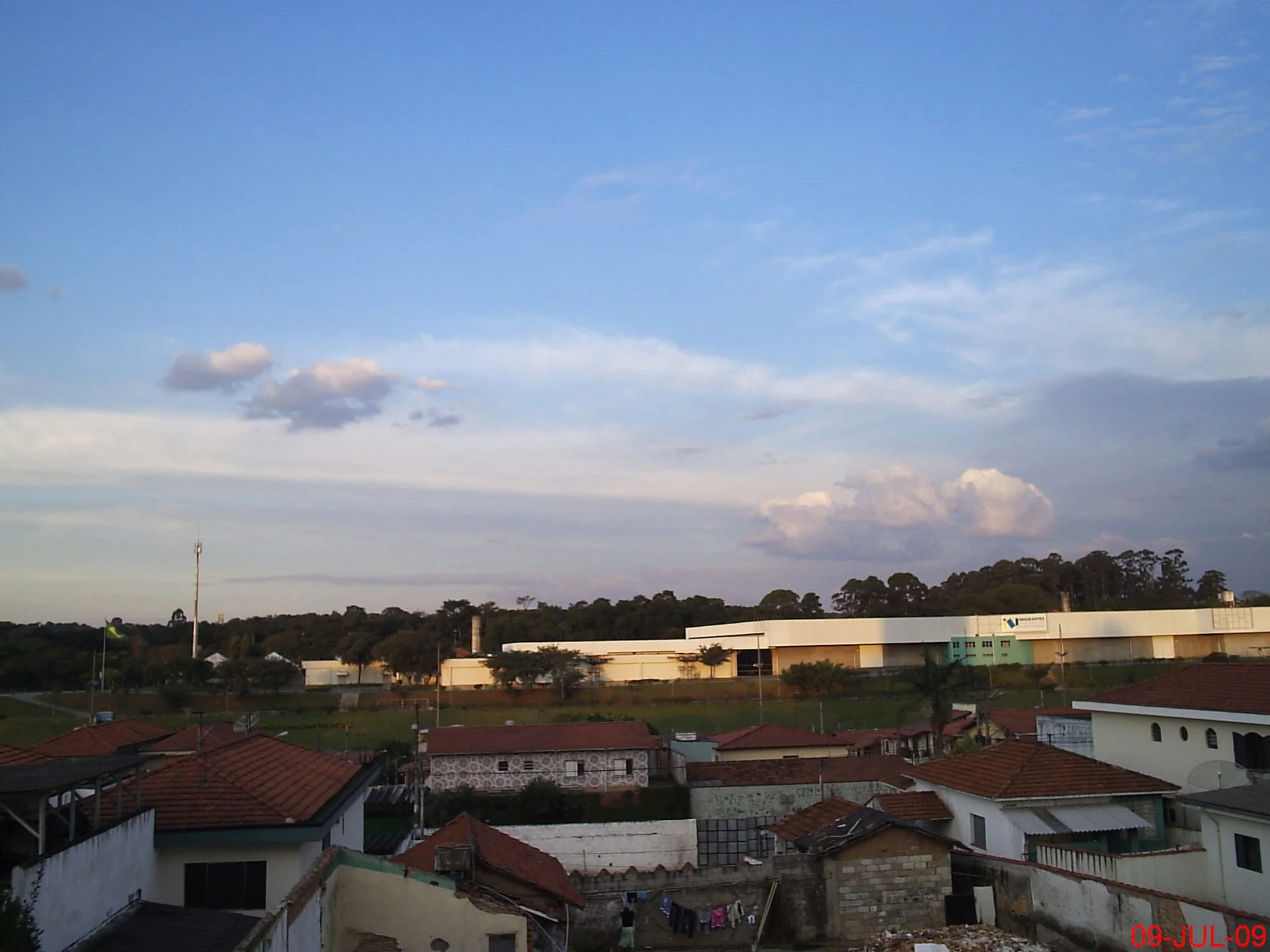 Imagem de contexto histórico: vista do antigo Centro de Exposições Imigrantes em 2009; não representa o parceiro/propriedade/serviço São Paulo Expo no estado atual.